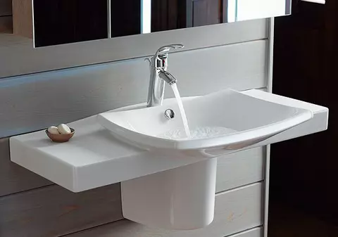 O bătrână a rămas blocată în baie timp de opt zile. Cine a salvat-o