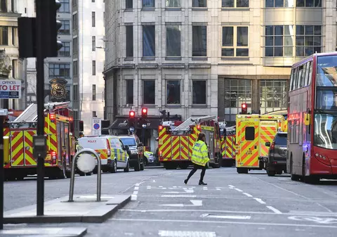 Atac terorist în centrul Londrei | Două persoane au fost înjunghiate mortal. Atacatorul a fost împușcat de polițiști