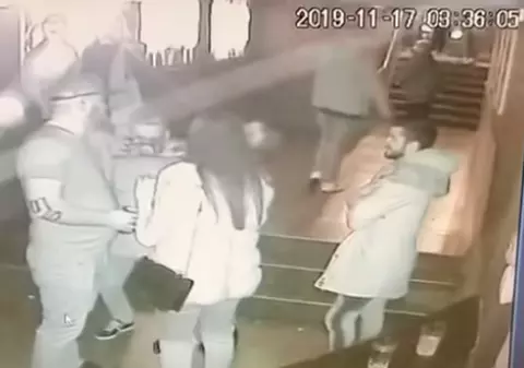 VIDEO | O polițistă a avut un conflict cu un recidivist într-un club din Alba Iulia