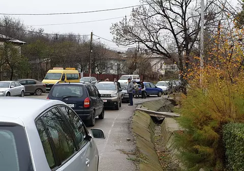 Bătaie într-o secție de vot din  Dolj. Un bărbat a fost agresat pentru că a pozat un localnic care aducea persoane la vot