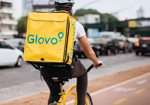 Glovo, Foodpanda și Takeaway, amendate de Protecția Consumatorului. Ce a urmat