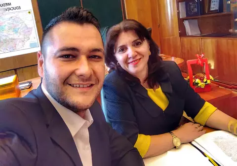 Un fost impresar de jucători cu zero expertiză în educație, nășit de familia Reghecampf, a ajuns consilier al ministrului Educației din Guvernul Orban!﻿