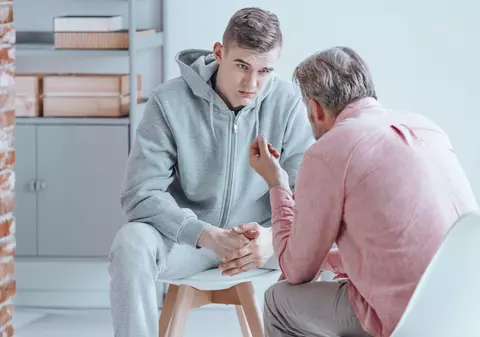 Cum să comunici cu un adolescent rebel