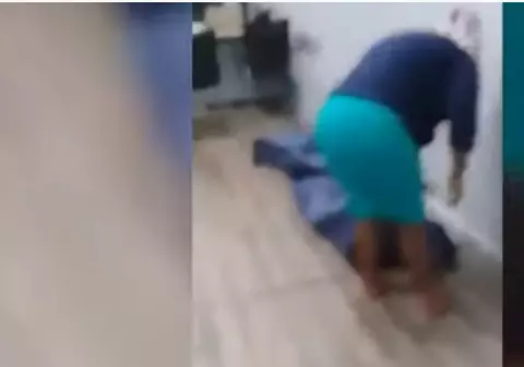 VIDEO | Două femei s-au dus la o firmă de asigurări cu un cadavru, după ce li s-a cerut o dovadă că persoana respectivă a murit!