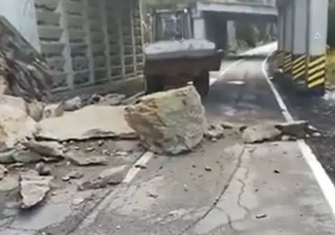 VIDEO |Căderi de pietre, sâmbătă pe Transfăgărăşan. Zona în care s-au desprins bucăți de stâncă