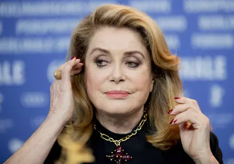 Care este starea de sănătate a actriței Catherine Deneuve după ce a suferit un accident vascular ischemic