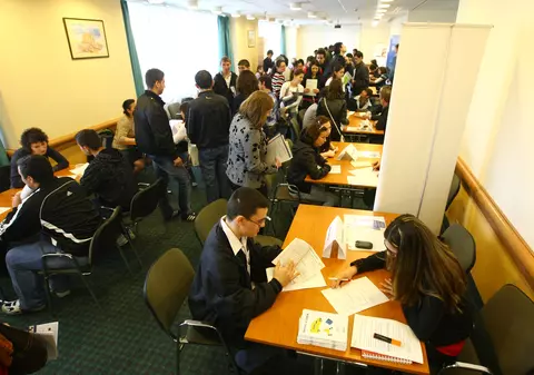 Din cauza crizei COVID, românii au început să accepte salarii mai mici