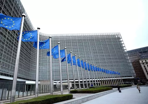 Avertisment dur al Comisiei UE pentru România. Noua Lege a pensiilor aruncă în aer deficitul public