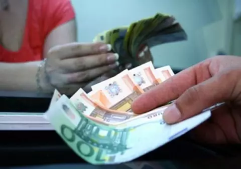 Analiștii financiar-bancari susțin că moneda euro ar putea ajunge la 4,97 de lei, din cauza pandemiei de coronavirus