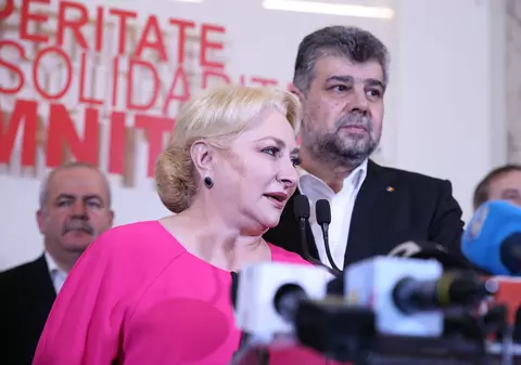 Fotografia care spune totul despre actuala situație din PSD: Dăncilă le-a aranjat microfoanele noilor șefi ai partidului