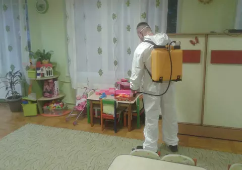 Firma de deratizare care s-a ocupat de blocul din Timișoara unde au murit 3 persoane nu a declarat niciun angajat la Registrul Comerțului. Cum atrăgea clienți noi și ce tarife avea