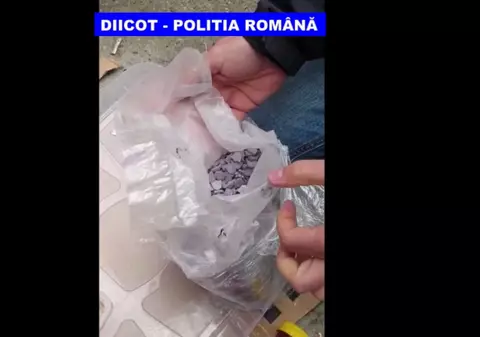 Doi traficanți de droguri din București au fost prinși când ridicau un colet cu stupefiante de la o firmă de curierat! Pachetul valora 100.000 de euro!
