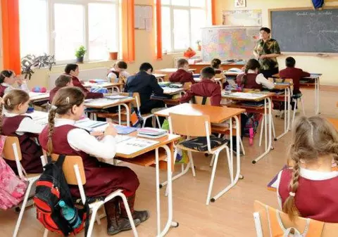 Raport: Aproximativ 40% dintre elevii din România abia știu să citească. Majoritatea copiilor spun că sunt loviți acasă