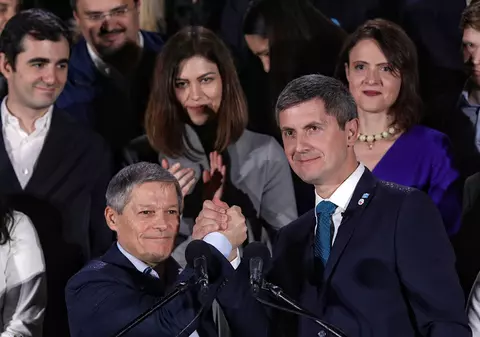 Membrii USR votează dacă Dan Barna va mai rămâne preşedinte al partidului. Scandal şi în Alianţa cu PLUS, pe tema fuziunii