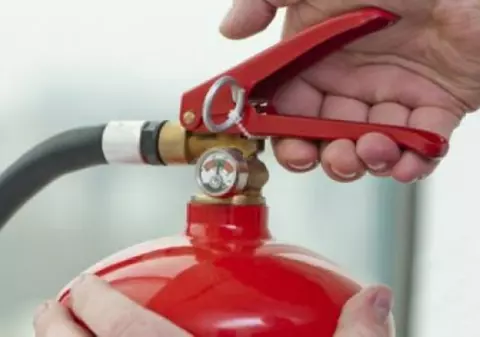 Traficanții cehi introduc în Germania droguri ascunse în extinctoare funcționale