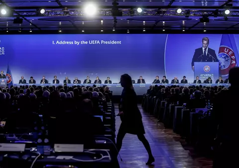 Președinții federațiilor fotbalistice din Europa, în premieră, la București. Când va avea loc reunirea UEFA