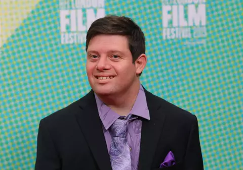 Miracolul Zack! El e actorul cu sindrom Down care ar putea câștiga Oscarul pentru The Peanut Butter Falcon