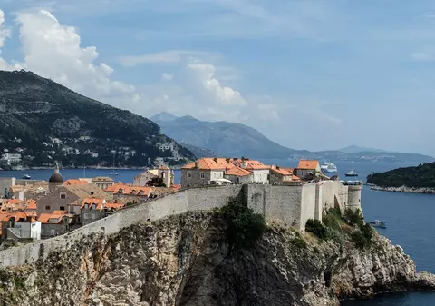 Orașul în care s-a filmat Game of Thrones a devenit sufocat de turiști. Măsura drastică propusă de autorități