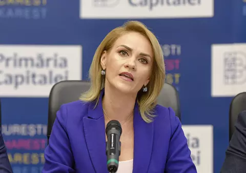 Monument dedicat câinilor de serviciu, amplasat în Parcul Herăstrău