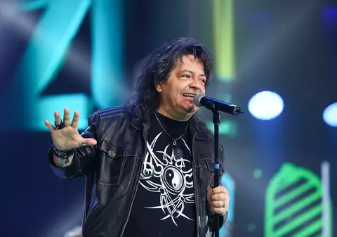 Leo Iorga, condus pe ultimul drum! Solistul Compact a fost aplaudat pentru ultima oară