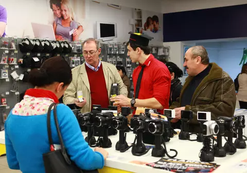 Românii cumpără pe rupte de Black Friday 2019. În opt ore și jumătate, 43.636 de tranzacții