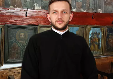 ”Războiul icoanelor” de la Săsăuș continuă. Sătenii l-au reclamat pe preot superiorilor, iar părintele a pus lacătul pe biserică