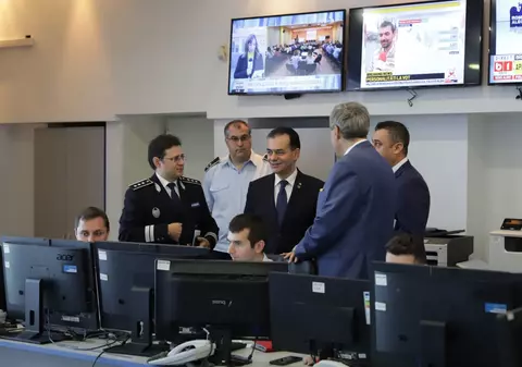 Premierul Ludovic Orban, vizite la sediile MAI și MAE pentru a vedea cum decurge votul în țară și în diaspora. "Sunt incidente minore"