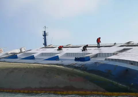 Se fac noi decupaje în nava eșuată în portul Midia, pentru salvarea animalelor