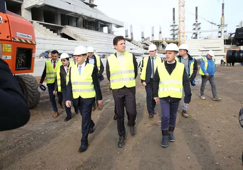 Premierul Ludovic Orban, vizită la stadioanele EURO 2020: ”Patru ani nu s-a făcut aproape nimic”