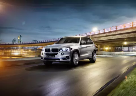 (Publicitate) Lucruri simple pe care numai cineva care a condus un BMW le poate intelege