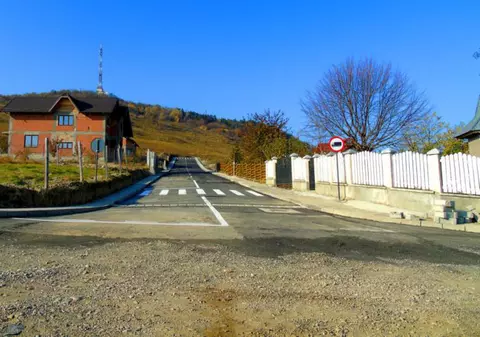 Strada asfaltată din Piatra Neamț care duce spre nicăieri a ajuns la Euronews: „Planul pentru modernizare ajunge într-o fundătură”