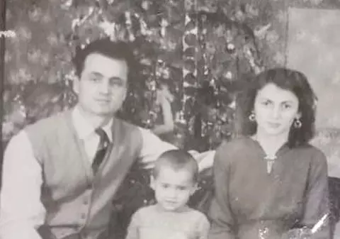 Libertatea publică o fotografie neștiută din copilăria Nadiei Comăneci, care împlinește astăzi 58 de ani