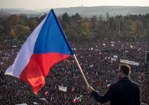 Interviu cu omul care a scos în stradă un sfert de milion de cehi, la 30 de ani după comunism: ”Lupta pentru democrație nu se termină niciodată”