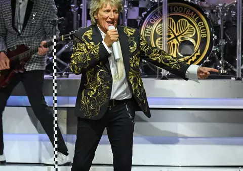Rod Stewart, arestat chiar în seara de Revelion după ce a lovit un agent de pază al unui hotel. Ce l-a enervat pe artistul britanic