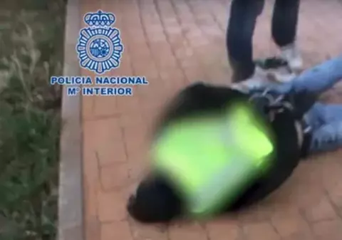 Un român din Spania, care pretindea că este surdo-mut, a fost arestat pentru jafuri pe stradă. Cum proceda