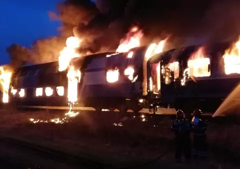 Un tren cu 100 de călători a luat foc în Teleorman. Circulație a fost redeschisă