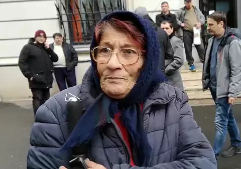 Strigătul disperat al mamei unui tânăr ucis la Revoluţie: "Nu ne face nimeni dreptate. Suntem ţara cea mai josnică, cei mai nenorociţi oameni la conducere!"