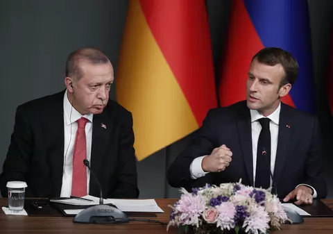 Ministrul turc de Externe îl acuză pe Macron că sprijină terorismul