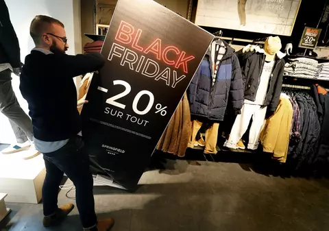 Franța vrea să interzică Black Friday. Care sunt motivele