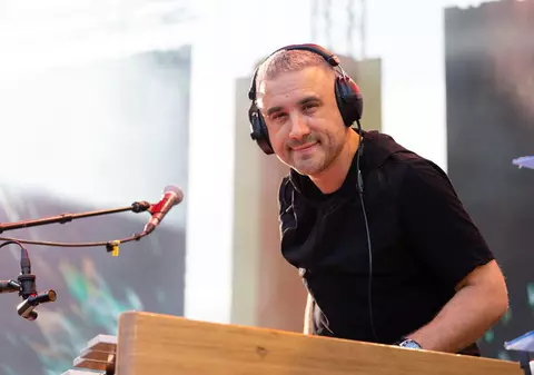 «Rămâneam profesor, dar nu-mi ajungeau banii nici de chirie» Zoli Toth a predat la Liceul de Muzică din Cluj