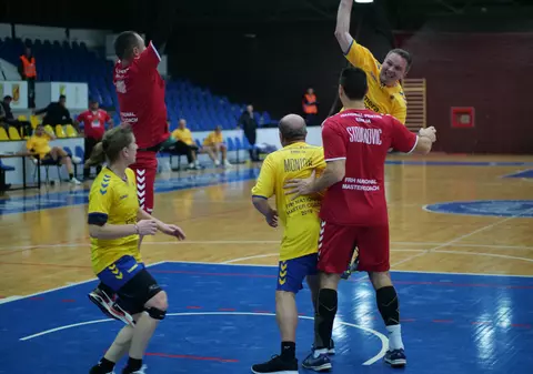 Cadoul de Crăciun al handbaliștilor pentru Emilia: o gală caritabilă cu trei meciuri. Fetița de 12 ani a rămas infirmă în urma unui accident și are nevoie de 15.000 de euro pentru o proteză