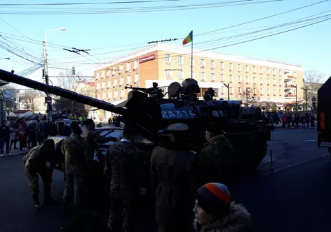 Un tanc s-a defectat la parada de Ziua Națională din Galați și a blocat circulația în centrul orașului