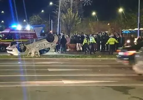 Trei polițiști răniți în misiune, după un accident în București