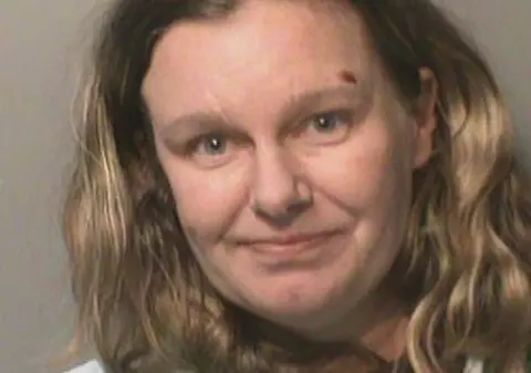 O femeie a încercat să lovească o adolescentă cu mașina "pentru că părea mexicană"