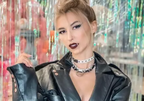 Andreea Bălan a purtat rochia de mireasă la ELLE Style Awards 2019. Artista și soțul ei au tras toate privirile