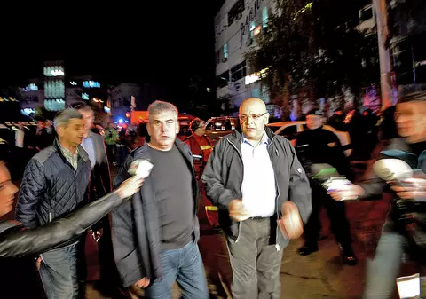 Un stomatolog pasionat de medicina de urgenţă îi ia apărarea lui Raed Arafat. “Sunt alţi şefi mai mici care trebuie să răspundă”