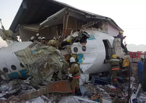 Mărturiile supraviețuitorilor din avionul prăbușit din Kazahstan. „Aeronava a fost strivită ca o cutie de aluminiu”