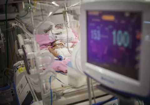 Un alt bebeluș născut la Maternitatea Odobescu și mama sa, confirmați cu coronavirus