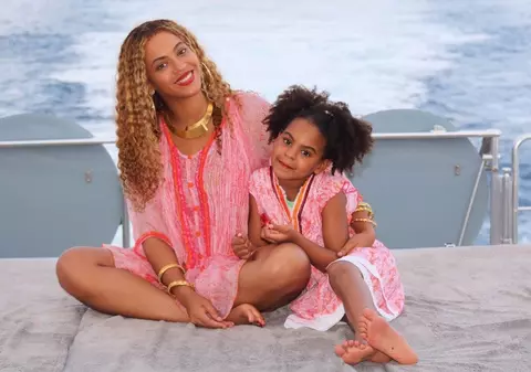 Fiica lui Beyonce îi face concurență mamei sale la evenimentele mondene. La 7 ani, se îmbracă după ultima modă!