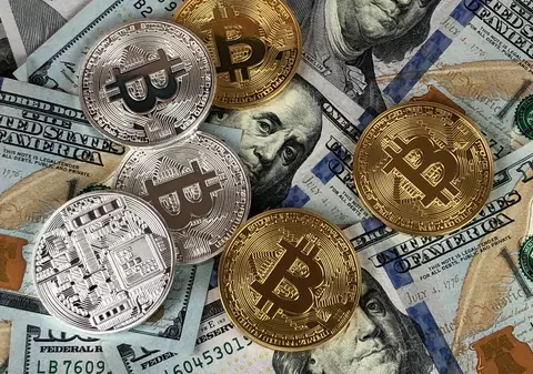 Piața criptomonedelor a pierdut 200 de miliarde de dolari într-o singură zi. Bitcoin a scăzut sub 26.000 de dolari per unitate